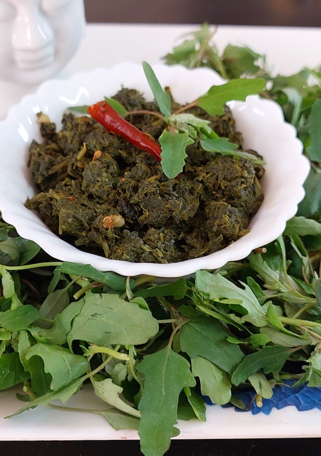 A delicious bowl of Bathua Saag, an Indian dish made with bathua saag (lamb's quarters greens). Nutrient-rich and flavourful, perfect for a healthy meal.