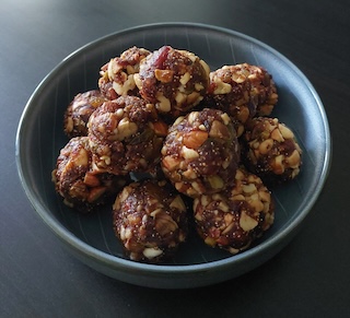 A bowl of dry fruit laddus.